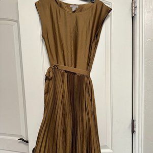 H&M Olive Green Sophisticated Pleated/Belted Dress Size Small
